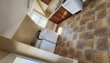 320 W Clinton-Upper unit Pics 13.jpg